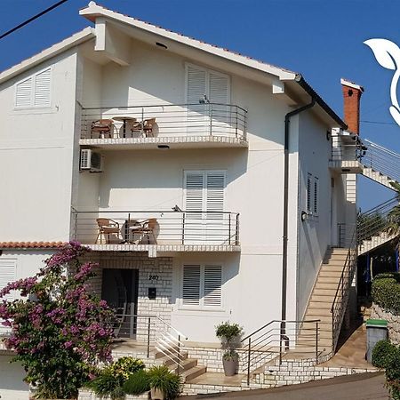 Apartmani Lidija Lopar Ngoại thất bức ảnh