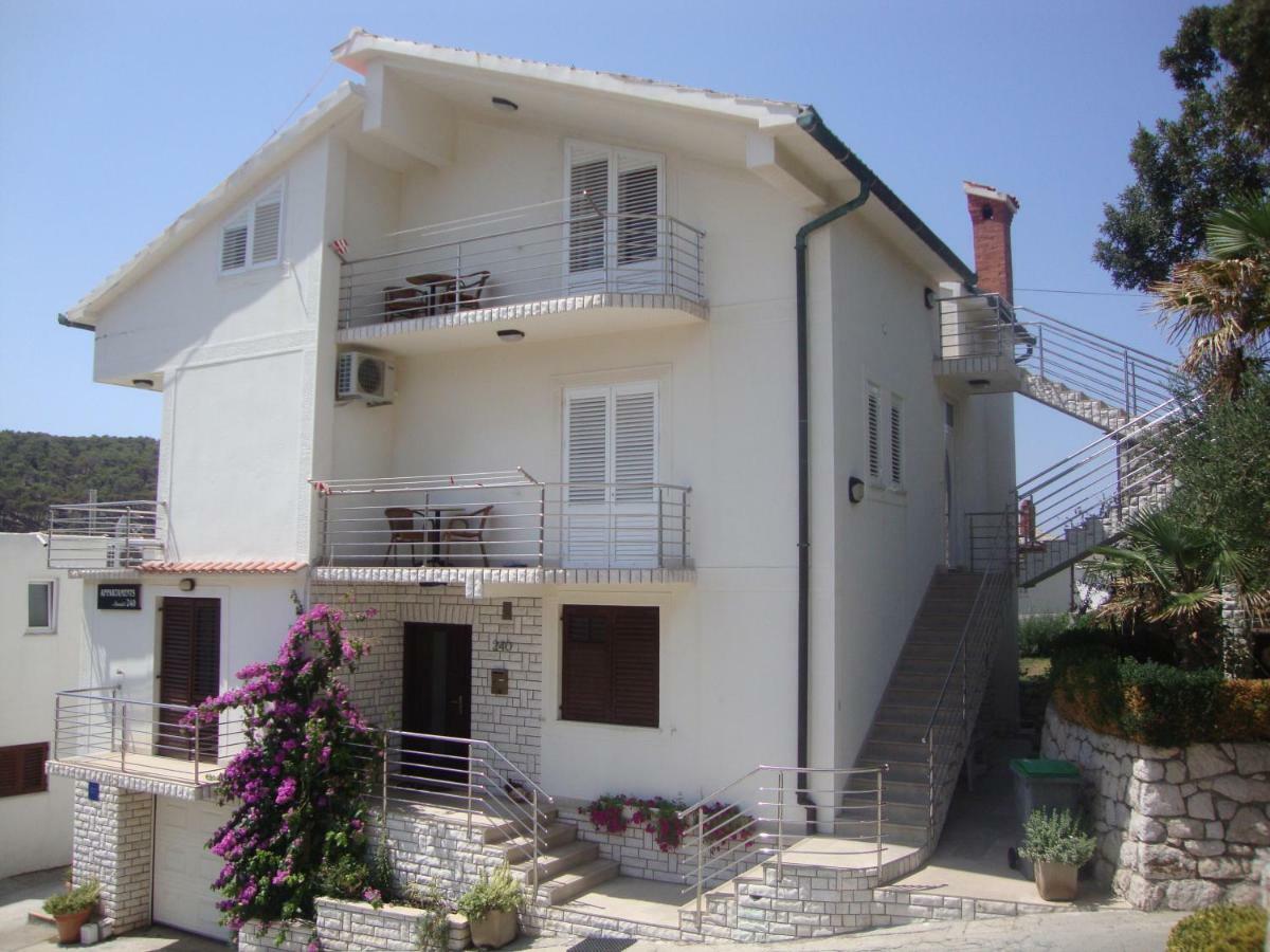 Apartmani Lidija Lopar Ngoại thất bức ảnh